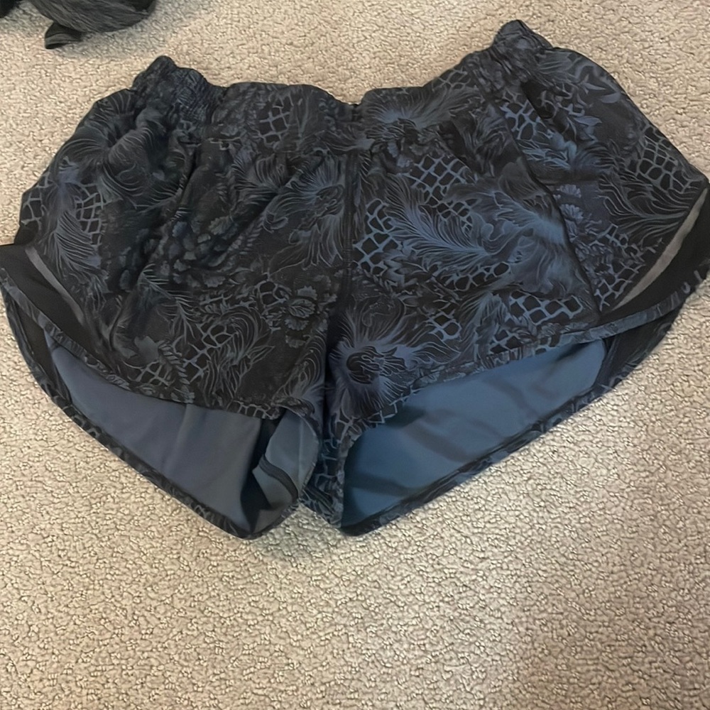 Lululemon Hotty Hot Low Rise Lined Women's Patterned short - Navy